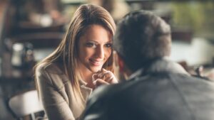 Read more about the article Decoding Body Language: What Your Date’s Non-Verbals Are Really Saying